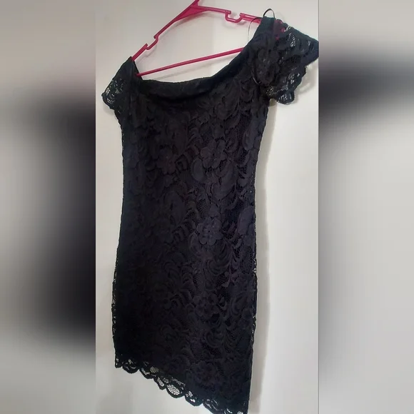 Ambiance off shoulder mini dress size medium - Picture 5 of 6